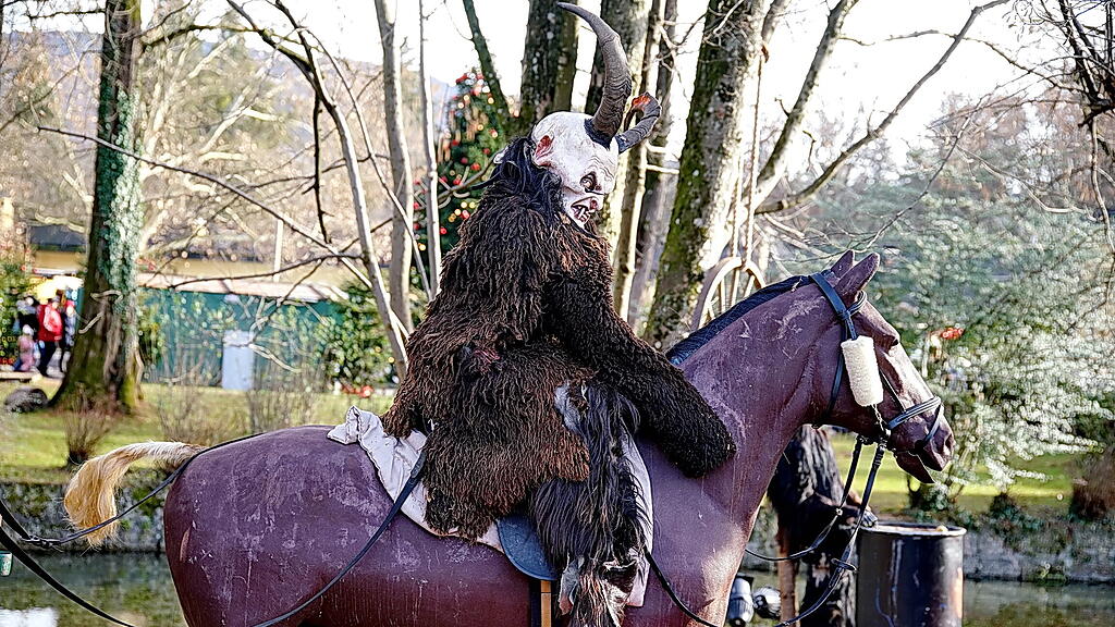 Tag der Krampusse in Hellbrunn
