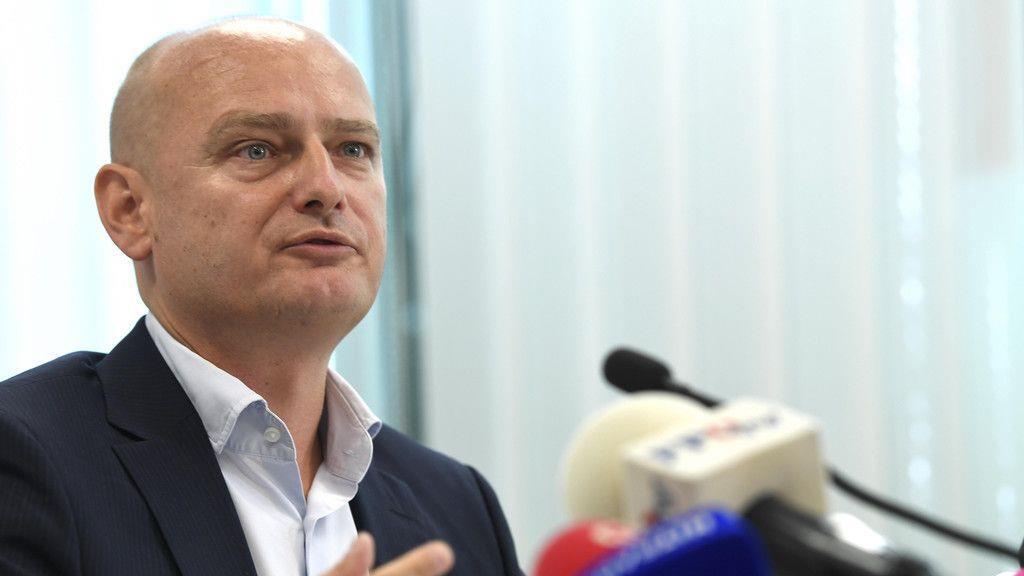Abbiegen bei Rot: Bilder der Pressekonferenz