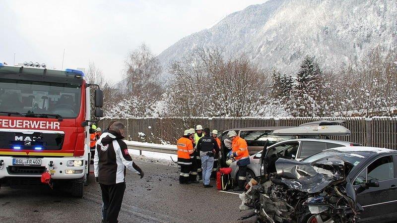 Fünf Verletzte nach Crash auf B20