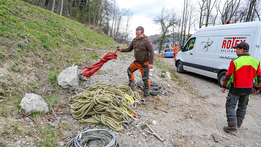 Baumfällungen per Hubschrauber am Kapuzinerberg