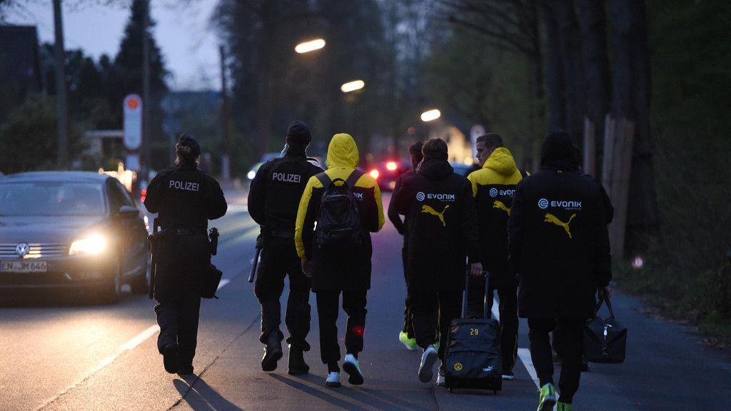 Bomben detonieren an BVB-Bus