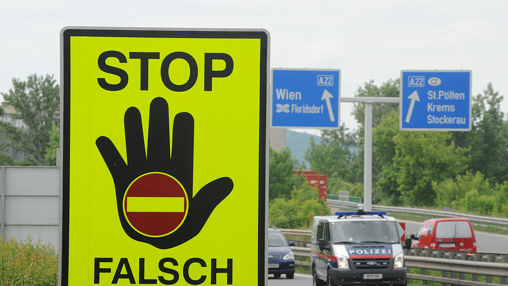 Die Frau hatte in einem Kreisverkehr die falsche Ausfahrt genommen und war danach als Geisterfahrerin auf der S10 in Richtung Linz unterwegs (Symbolbild).