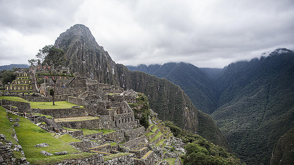Blick auf die legendäre Ruinenstadt Machu Picchu