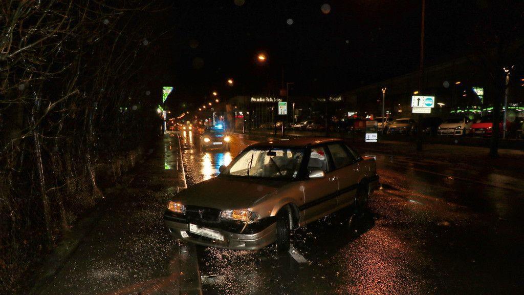 Unfall auf Vogelweiderstraße: Pkw ohne Fahrer abgestellt