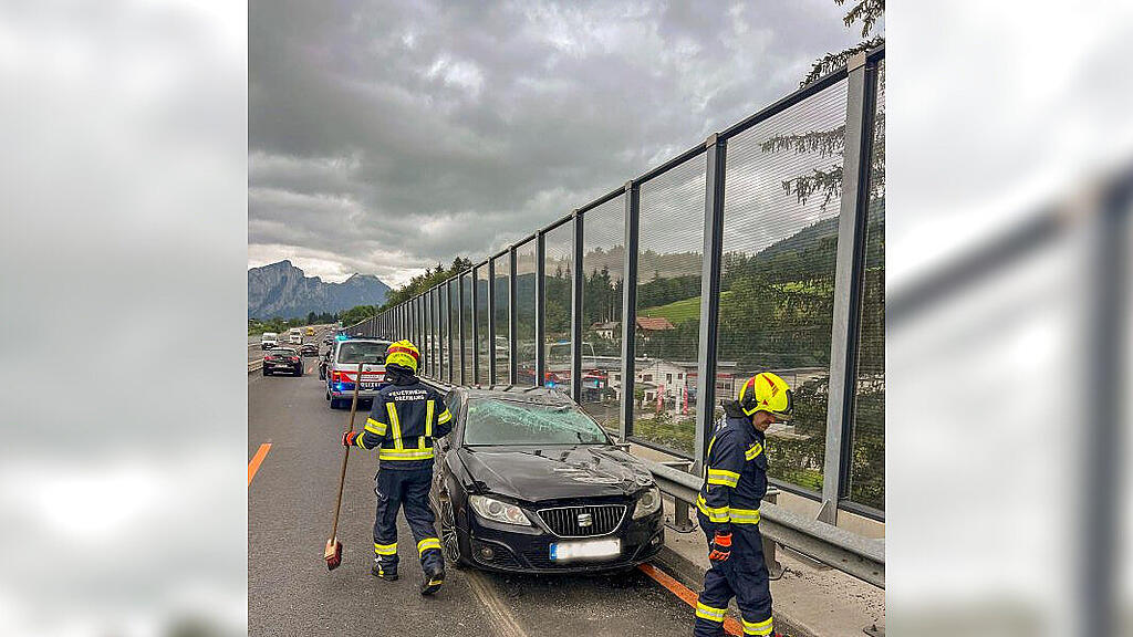 Auto-Überschlag auf A1 bei Mondsee