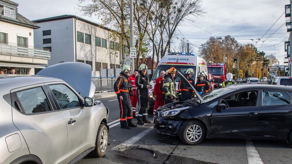 Pkw-Kollision auf der Münchner Bundesstraße