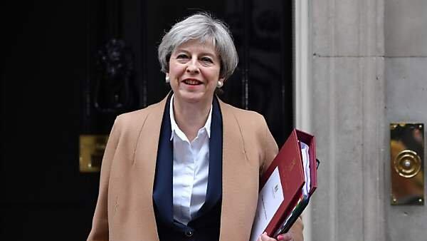 Theresa May macht es spannend