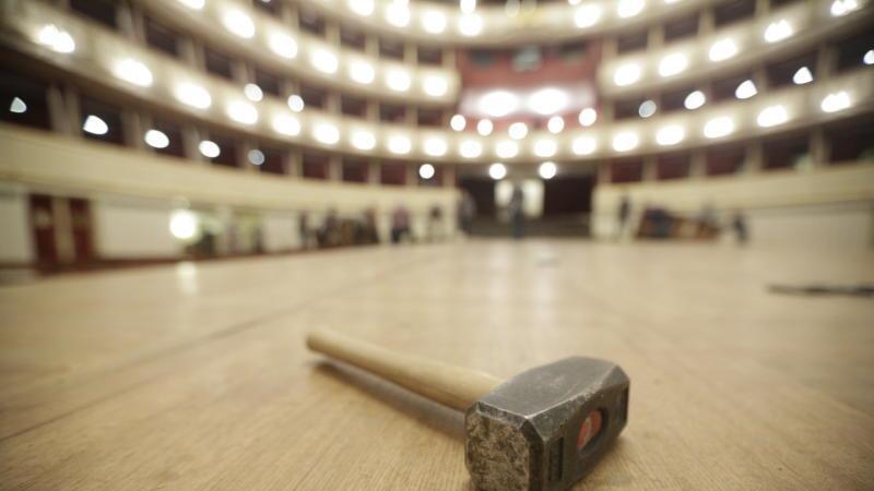 Umbau in der Staatsoper für den Opernball 2014