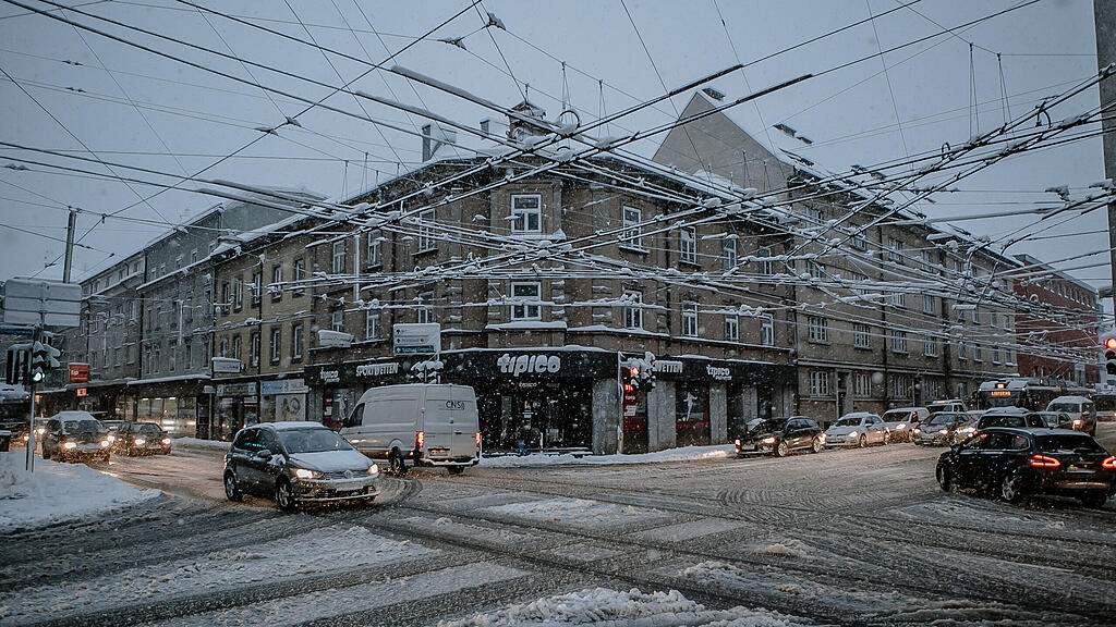 Verschneites Salzburg in den Morgenstunden