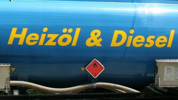 In einer Anlage sollte die rote Farbe des Heizöls entfernt werden.