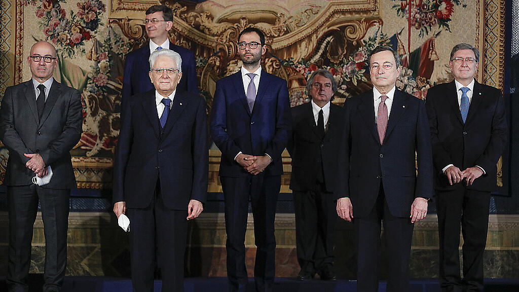 Italiens neuer Premier Draghi mit Präsident Mattarella und Ministern