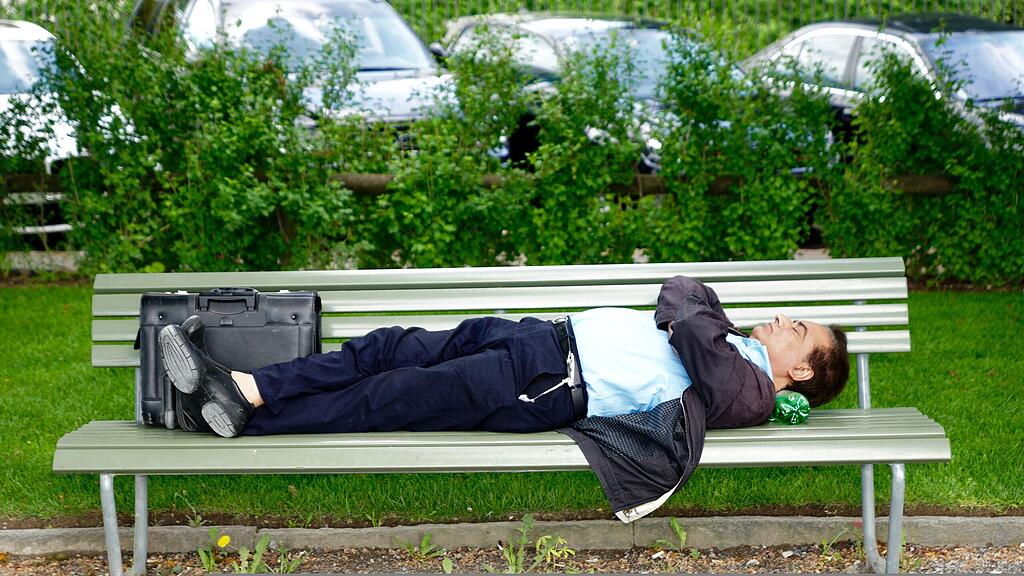 adult-bench-business-man-272064.jpg