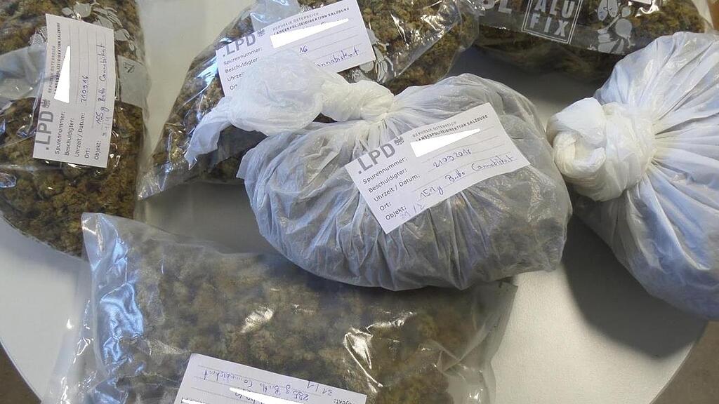 In der Wohnung des Mannes wurde unter anderem über ein Kilo Cannabiskraut sichergestellt.