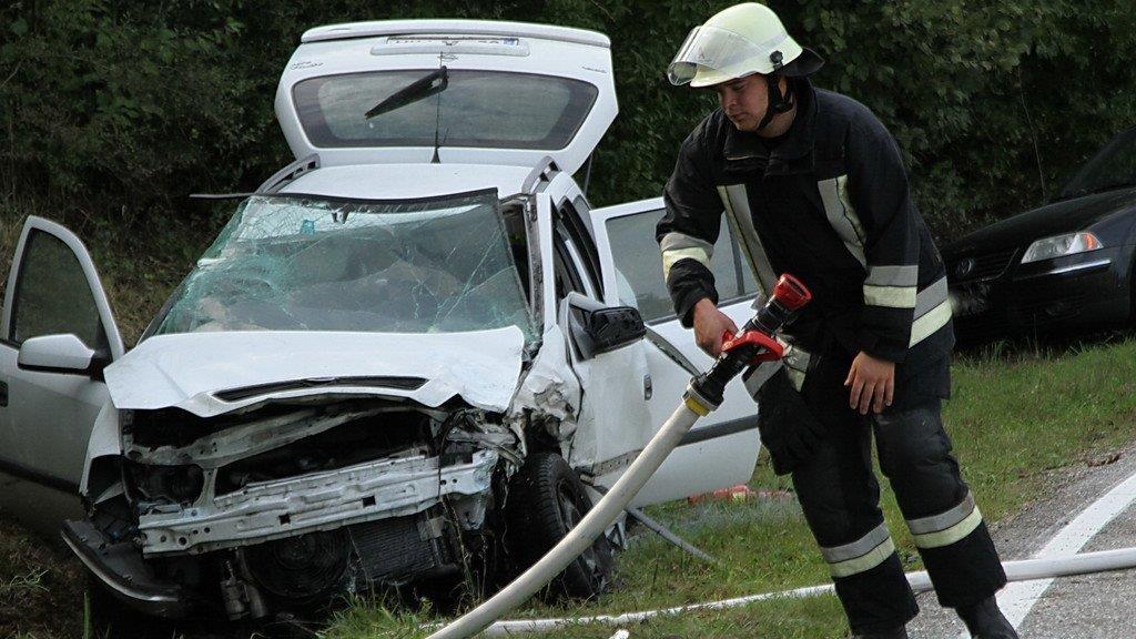 Trümmerfeld nach Frontalcrash