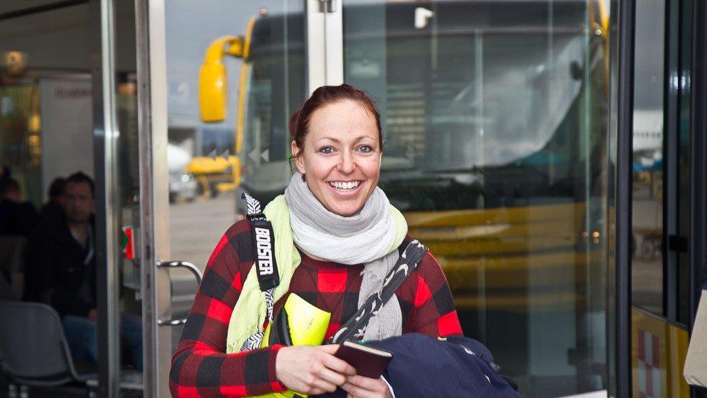 Ski-Damen heben von Salzburg ab