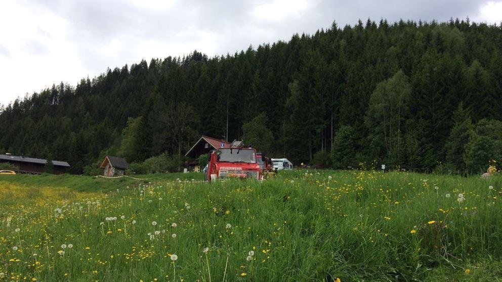 Traktor rutscht in Neukirchen ab