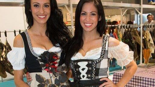 Tracht von Bachelor-Kandidatin