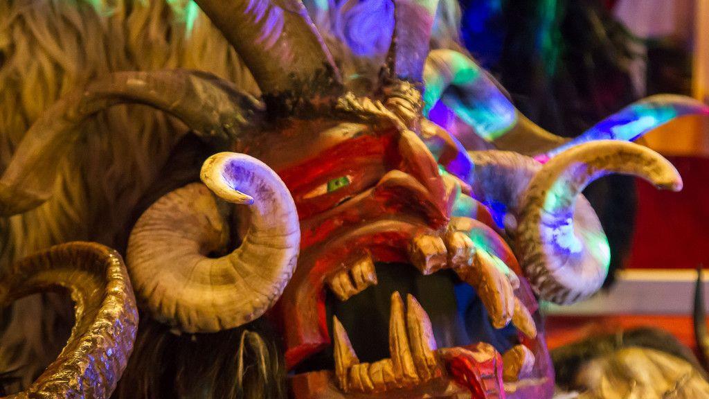 Maskenausstellung der Maxglaner Teufel