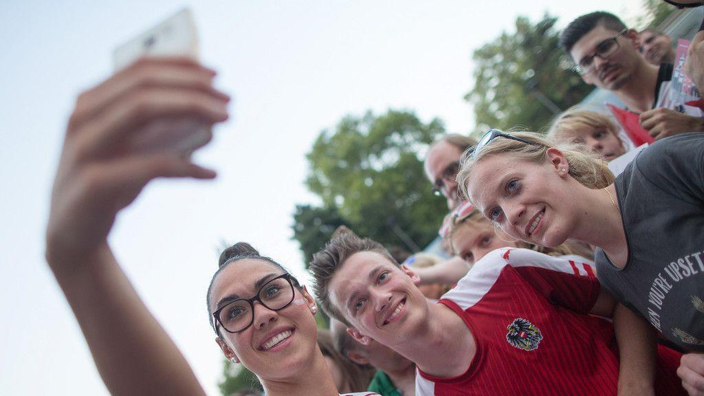 Empfang Fußballerinnen Rathausplatz