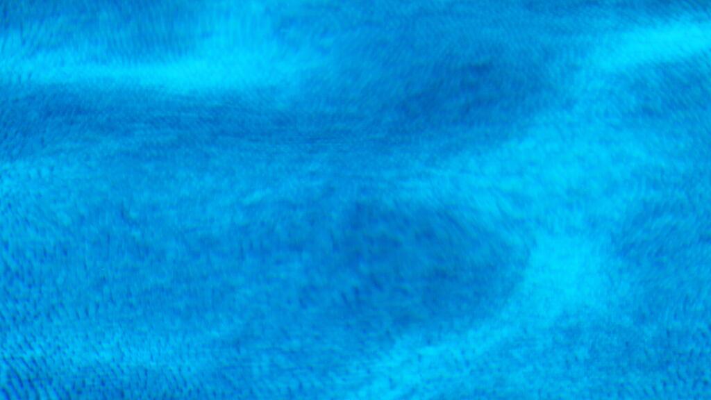 Eine Fünfjährige entdeckte den Buben im Wasser. (Symbolbild)