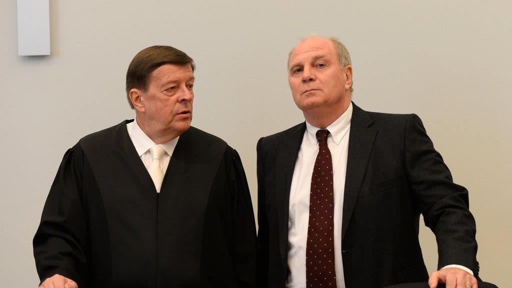 Auftakt im Prozess gegen FC Bayern-Präsident Uli Hoeneß