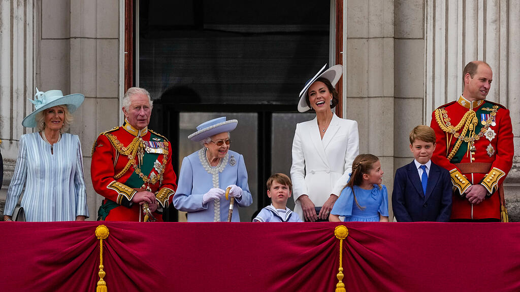 Queen feiert 70 Jahre Thronjubil\u00e4um