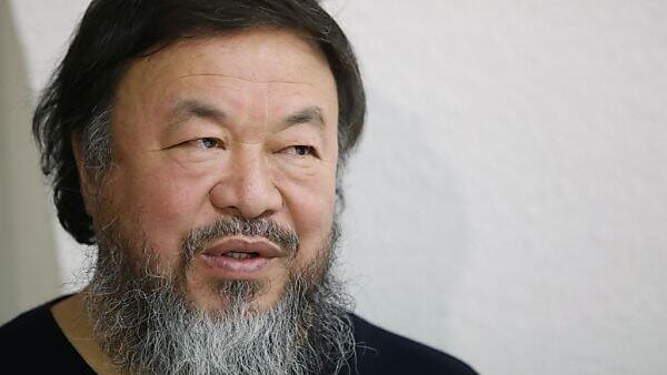 Ai Weiwei demonstriert seine Ablehnung des dänischen Asylrechts