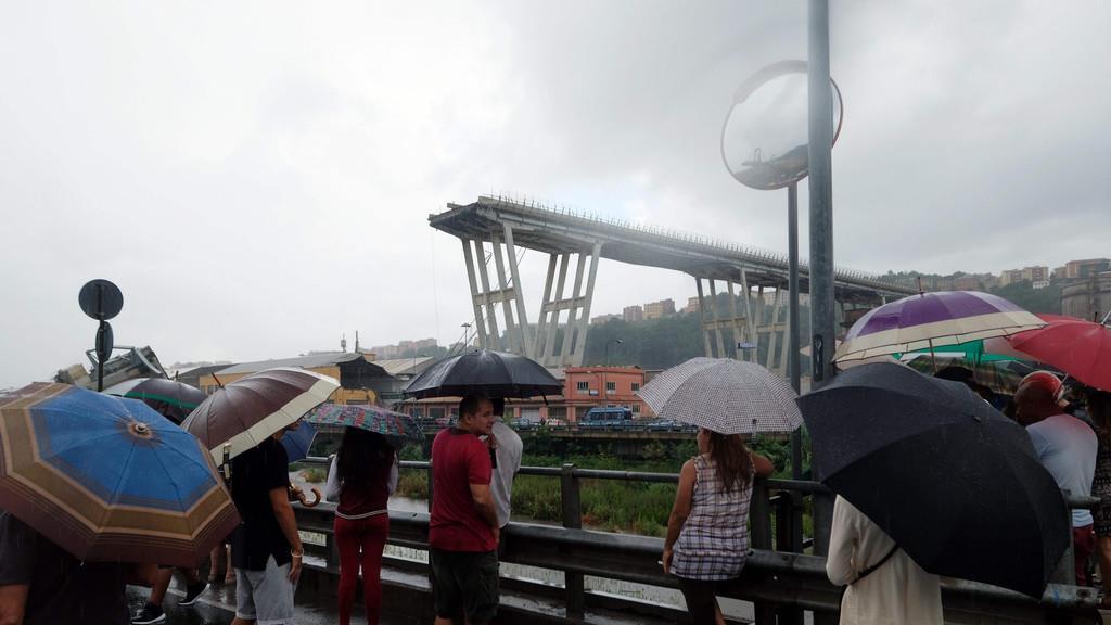 Autobahnbrücke in Genua eingestürzt