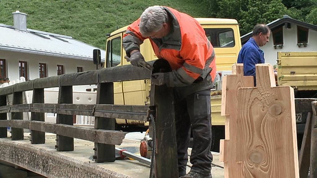 Aufräumarbeiten in Marktschellenberg