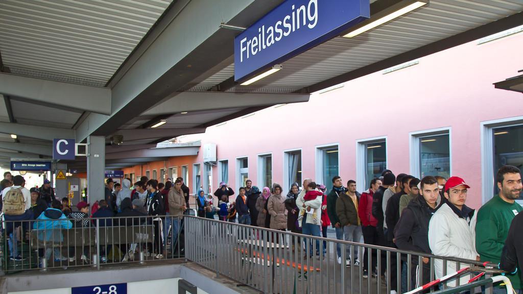 Sonderzug aus Salzburg trifft in Freilassing ein