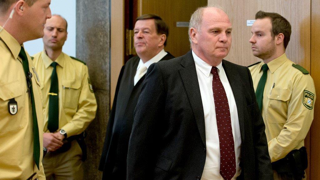 Auftakt im Prozess gegen FC Bayern-Präsident Uli Hoeneß