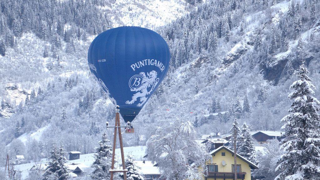Ballon landet auf Gasteiner Bundesstraße