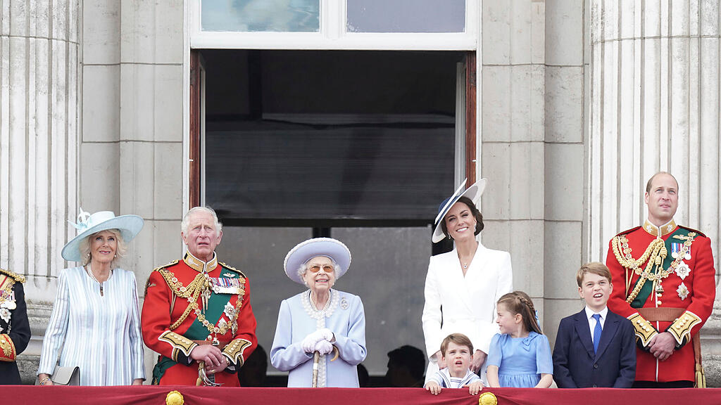Queen feiert 70 Jahre Thronjubil\u00e4um