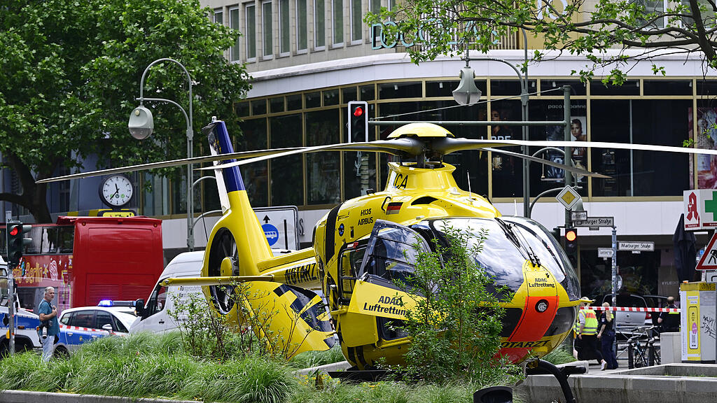 Berlin: Auto f\u00e4hrt in Menschenmenge II