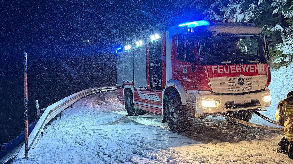 Wintereinbruch in Teilen Salzburgs: Feuerwehren bei zahlreichen Einsätzen gefordert