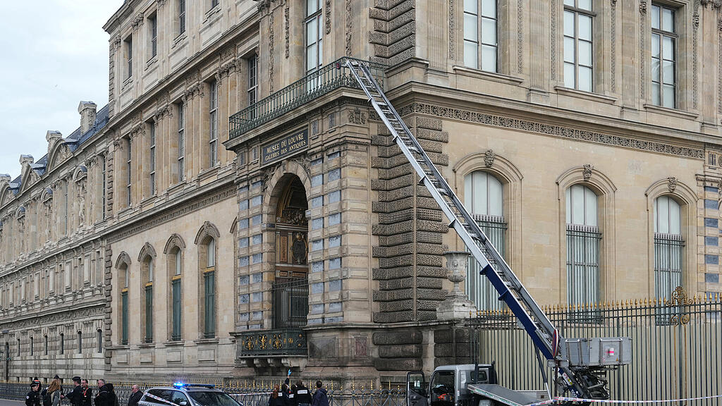 Raubüberfall in Louvre-Museum in Paris