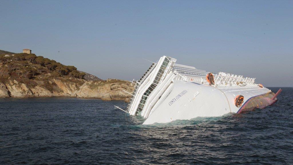 Kreuzfahrtschiff "Costa Concordia" vor der Toscana auf Grund gelaufen