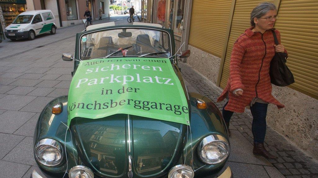 Demos vor dem Rathaus II