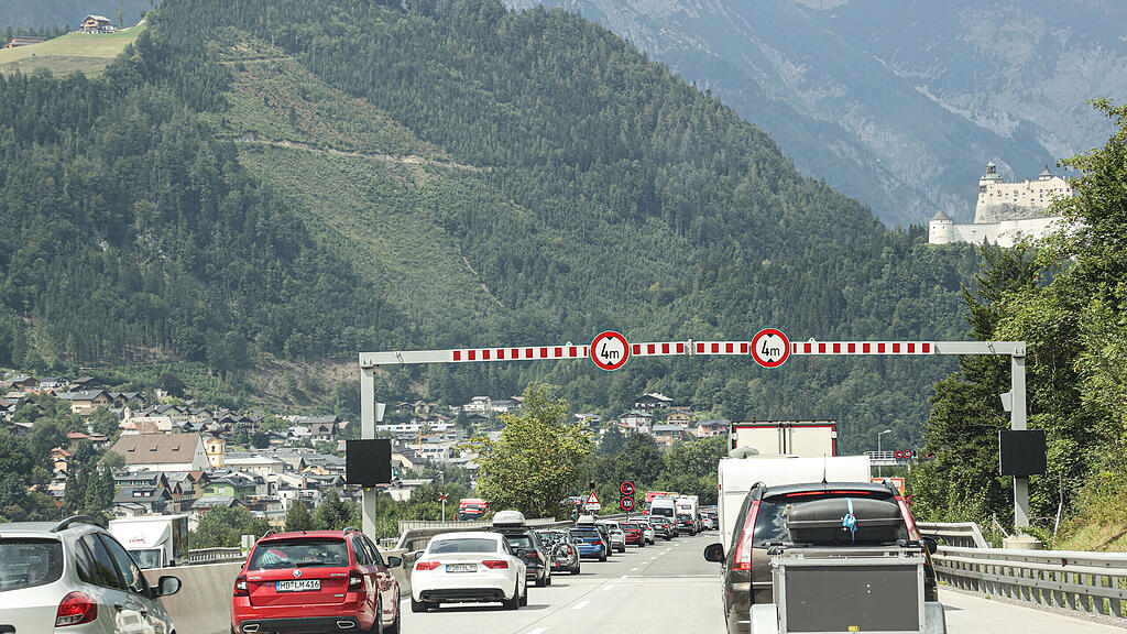 symb_stau symb_verkehr symb_a10 symb_tauernautobahn