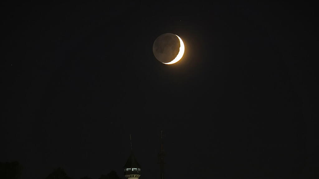Mond über dem Salzburger Stadtfest