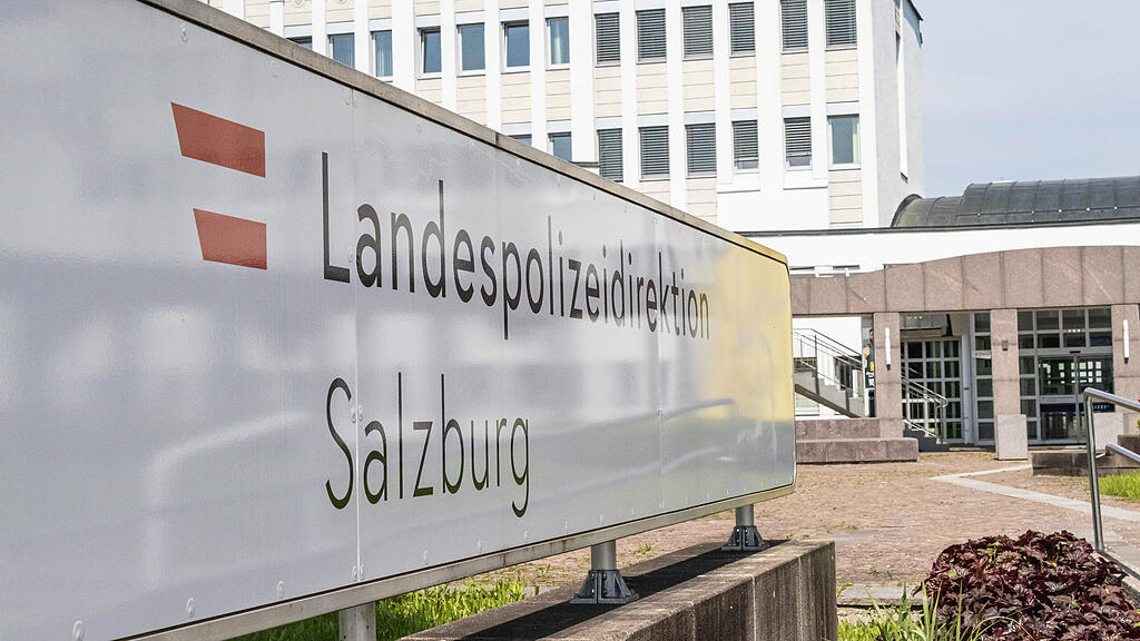 Landespolizeidirektion Salzburg, Schild, Außenansicht