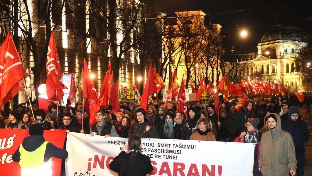 Proteste gegen Akademikerball 2016