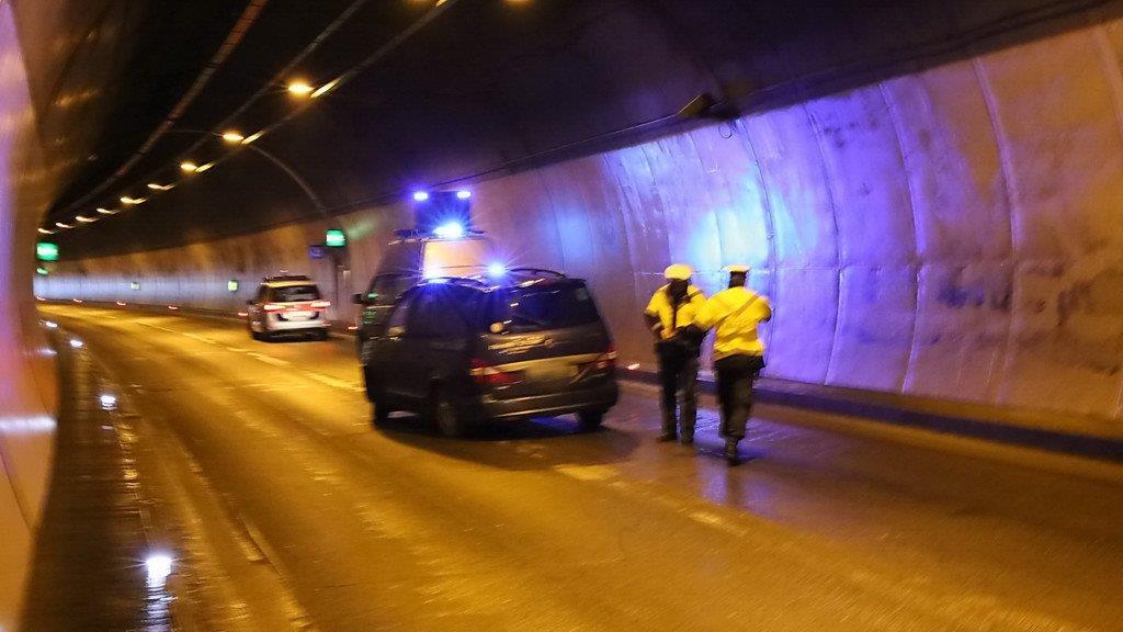 Pkw kracht gegen Tunnelportal