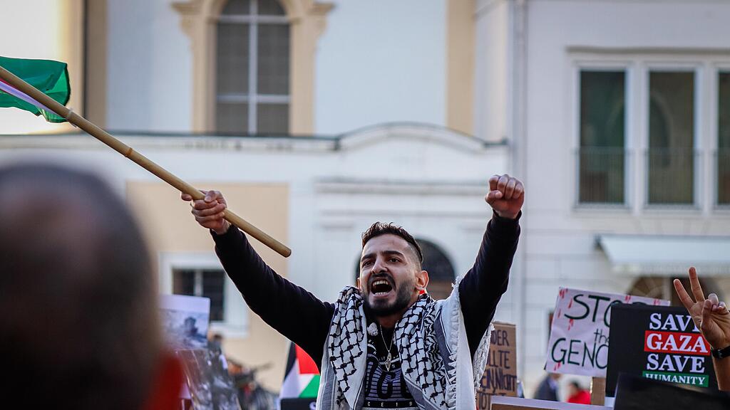 Demo in Salzburg f\u00fcr Bewohner von Gaza