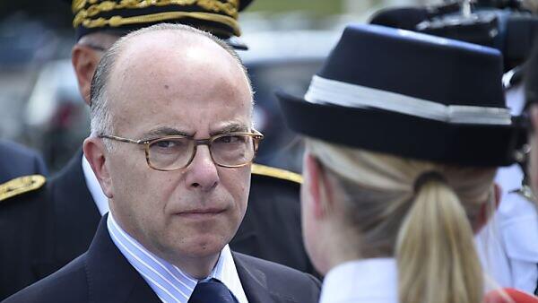 Innenminister Cazeneuve steht in der Kritik