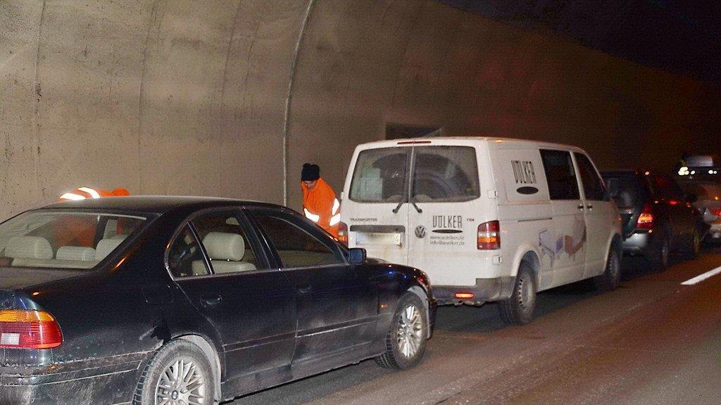 Massenkarambolage im Hieflertunnel