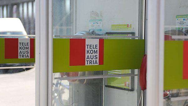 Geladen ist eine Reihe prominenter Zeugen