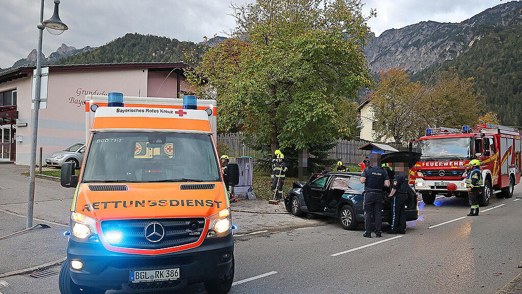 Unfall Schlepper-Auto Bayerisch Gmain