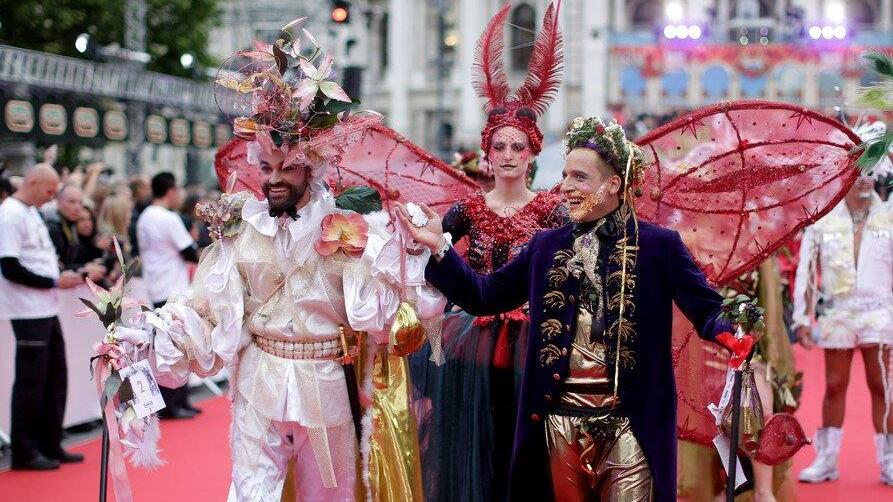 Life Ball 2014: Erste Gäste am Magenta Carpet (Kostüme)