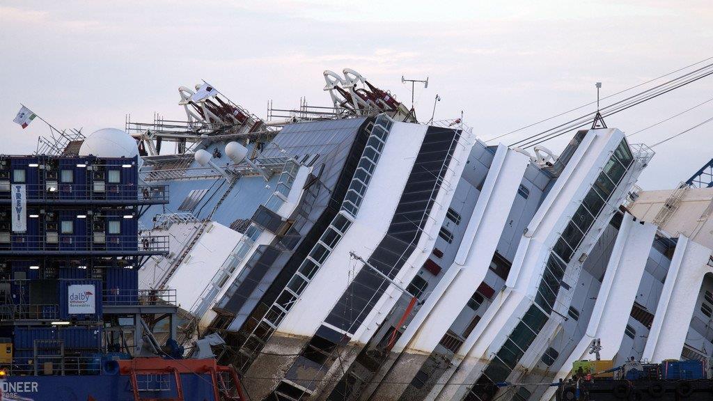 Wrack der Costa Concordia ist aufgerichtet